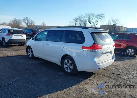 2013 Toyota Sienna Le V6 8 Passenger из США, поврежденный, VIN 5TDKK3DC4DS335841